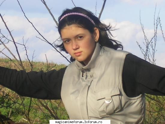 sa ma cunoasteti si voi - Buna eu sunt sefa pe aici dupa cum se vede :P si - Membri noi
